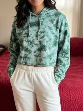 Green Tie-Dye Cropped Hoodie Sweatshirt - Women 23 p2p